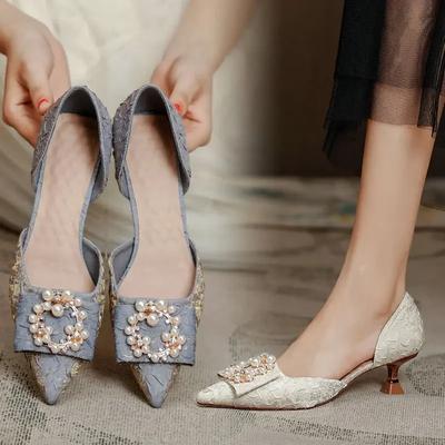 Модные туфли-босоножки с открытым носком на среднем каблуке, новинка 2025 года, в модном стиле феи с жемчугом, на тонком каблуке, с острым носком, летние женские туфли