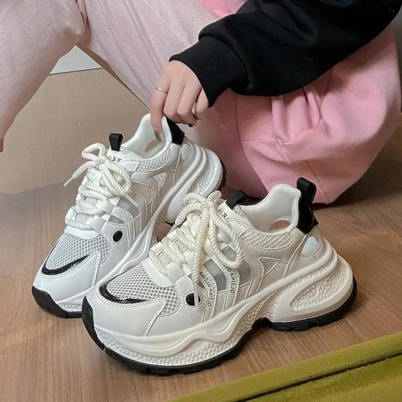 Мода 2024 года, высококачественные женские кроссовки на платформе, массивные женские повседневные туфли для папы, женская модная спортивная обувь со шнуровкой в сетку