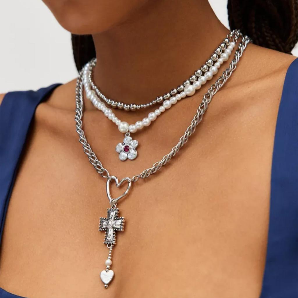 Vintage Heart Cross Pendant Necklace With Alloy Charm And Layered Floral Accents For Fashion