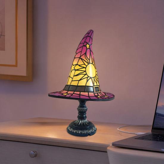 Nostalgie Stained Glass Witch Hat Lamp, USB Powered Night Light for Bedroom Shelf Decor, Halloween Warm Glow Gothic Table Lamp Home Office