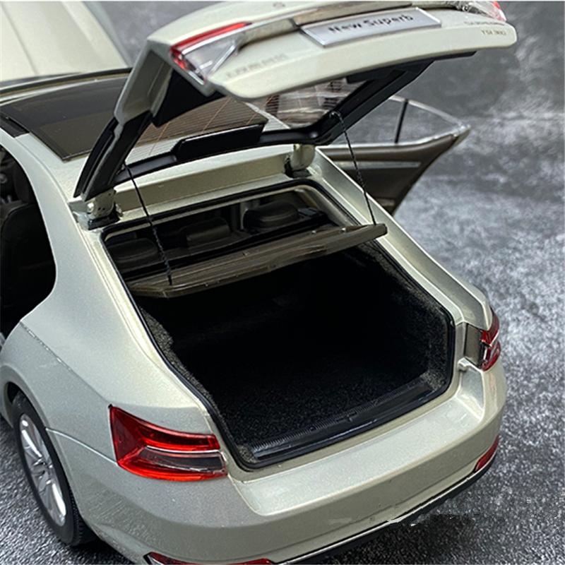 CXUX8 1:18 SKODA SUPERB Литой Модель Автомобиля Металлический Литой Игрушечные Машинки Модель Автомобиля Высокая Симуляция Коллекция Детские Подарки Украшение