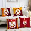 Чехол на подушку G-Galatasaray, двусторонний, из плюша – Для машины, дивана, спальни, идеален в качестве подарка.