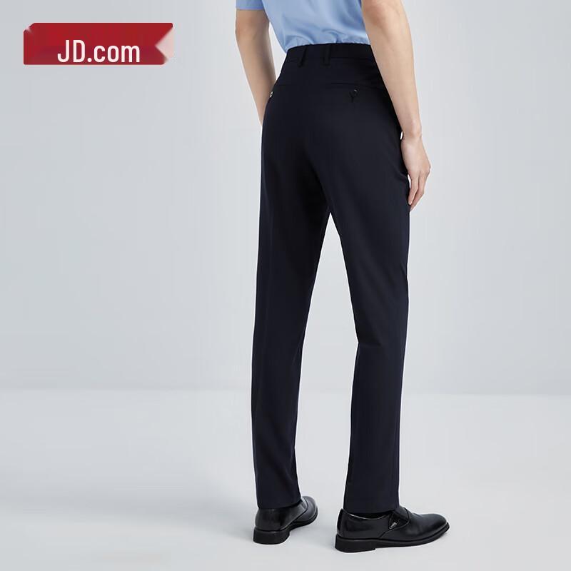 Мужские брюки классического кроя в стиле business casual