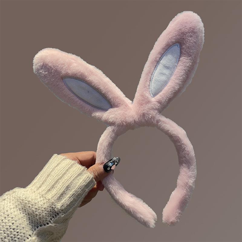 2023 Плюшевая повязка на голову с кроличьими ушками: Милый и модный аксессуар для волос на осень/зиму