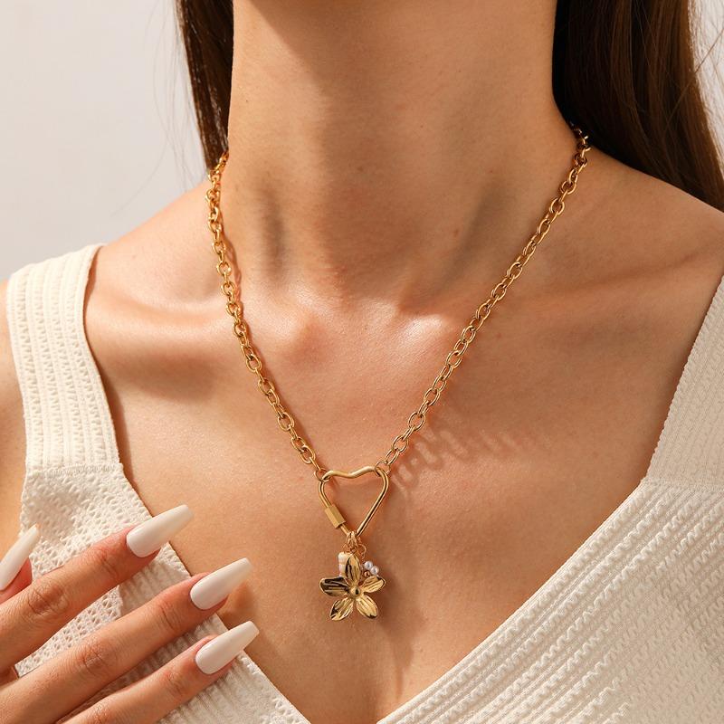 Gold Flower Pendant Necklace Heart Shaped Clasp Link Chain Necklace for Women Fashion Jewelry