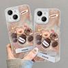 Подходит для Apple 15 Чехол для мобильного телефона Летний iPhone 14pm Кофейный медведь Кукла Невидимый кронштейн 13 Перьевая пряжа