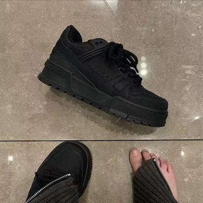 Женские нескользящие, водонепроницаемые и маслостойкие полностью черные спортивные кроссовки для работы на кухне KFC не вызывают усталости при работе и имеют мягкую подошву.