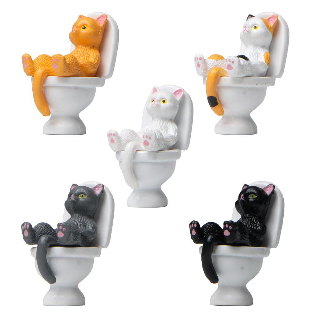 Resin Cat On Toilet Landscaping Ornaments Cartoon Animal Figurine for Home Decorations Desktop Mini Garden Accessories