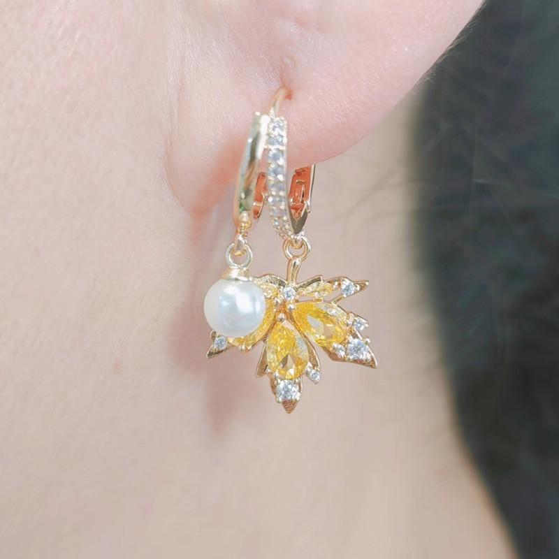 Корейские трендовые висячие серьги с цирконием, красным кленовым листом, имитацией жемчуга для женщин, модные массивные серьги золотого цвета, ювелирные изделия