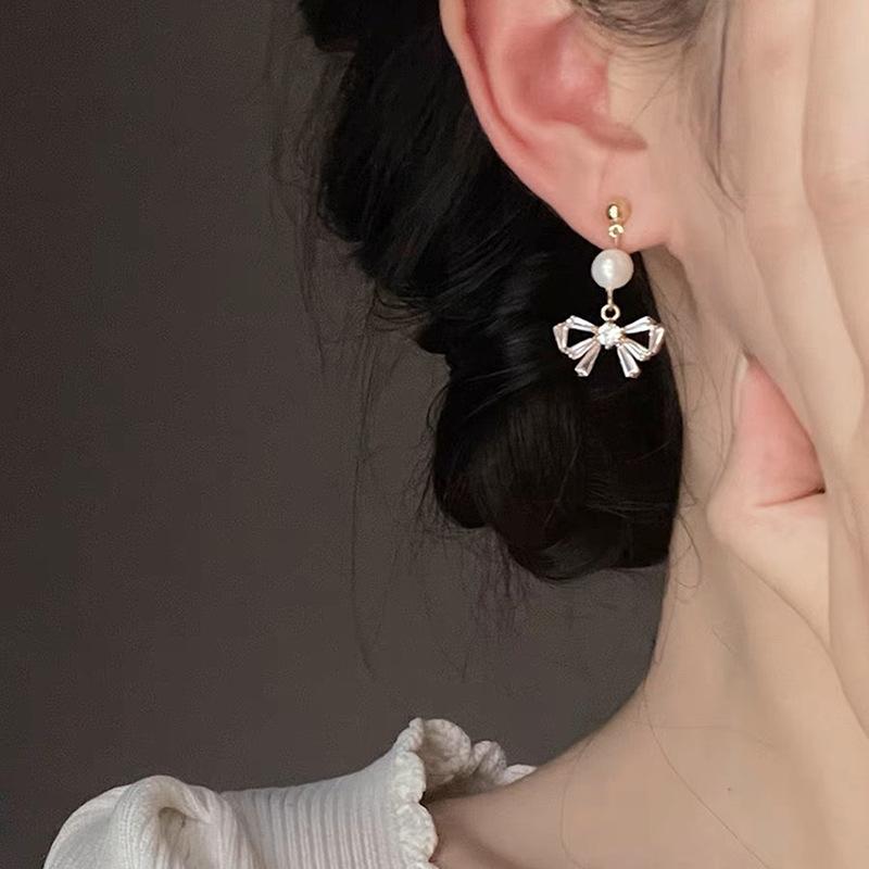 Серьги-бантики, диск-спираль от комаров, клипсы для ушей без проколов, женственность и девичья нежность, пусеты, свежие и милые жемчужные серьги.