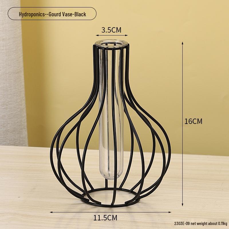 Минималистичная прозрачная стеклянная ваза для создания креативных цветочных композиций в гостиной или столовой.