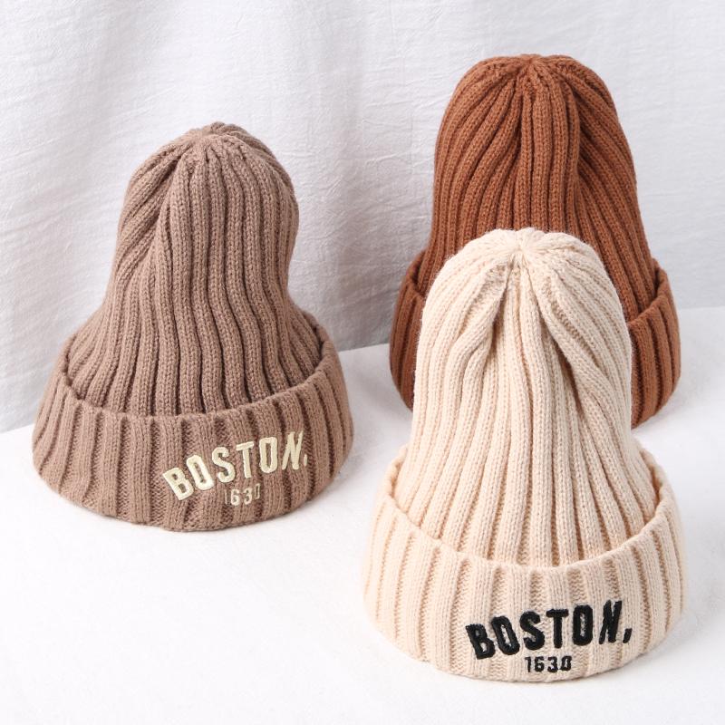Новая зимняя детская шапка из мягкого хлопка с вышивкой букв для детей 1-6 лет, шапки для мальчиков и девочек, одноцветные теплые вязаные шапочки