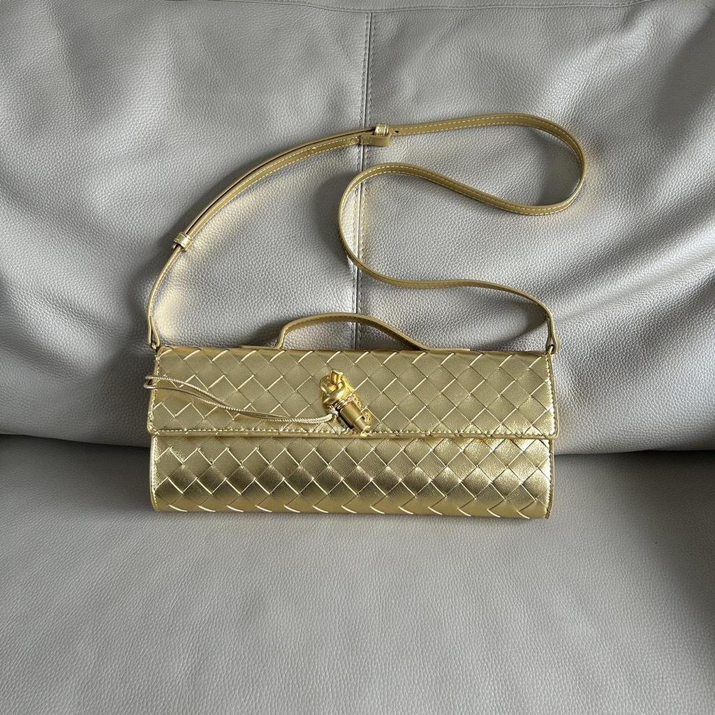 2024 Spring Hand-Woven Crossbody Baguette Bag - European & American Fashion Style