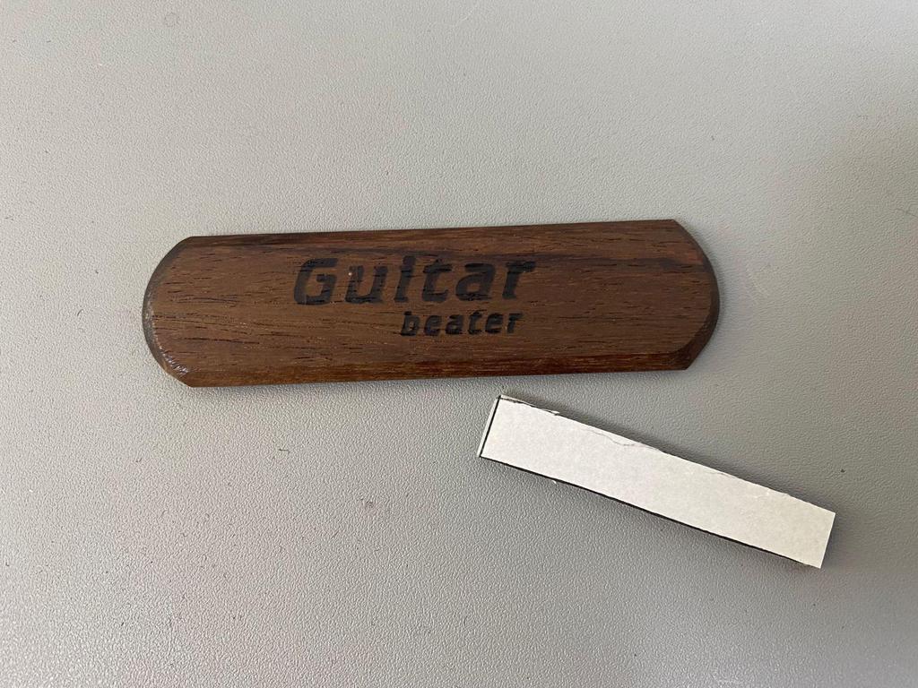 Перкуссионные аксессуары: Гитара фингерстайл, Укулеле, Кастаньеты, Барабан, Африканский барабан, Хлопушка, Погремушка-кейс.