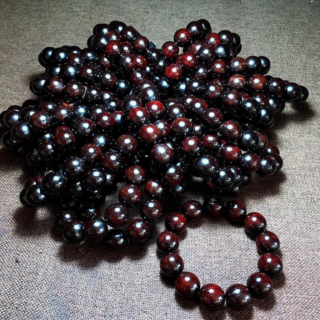 Red Sandalwood Bracelet: Small-Leaf, Golden Patina, Weathered Grain, Literary Style with 13 Prayer Beads. Perfect for Couples.