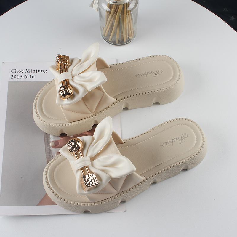 2024 Summer Casual Fashion Round Toe Flat Solid Color Comfortable Open Toe Metal Decorated Non-Slip Women Slippers Beach Outdoor