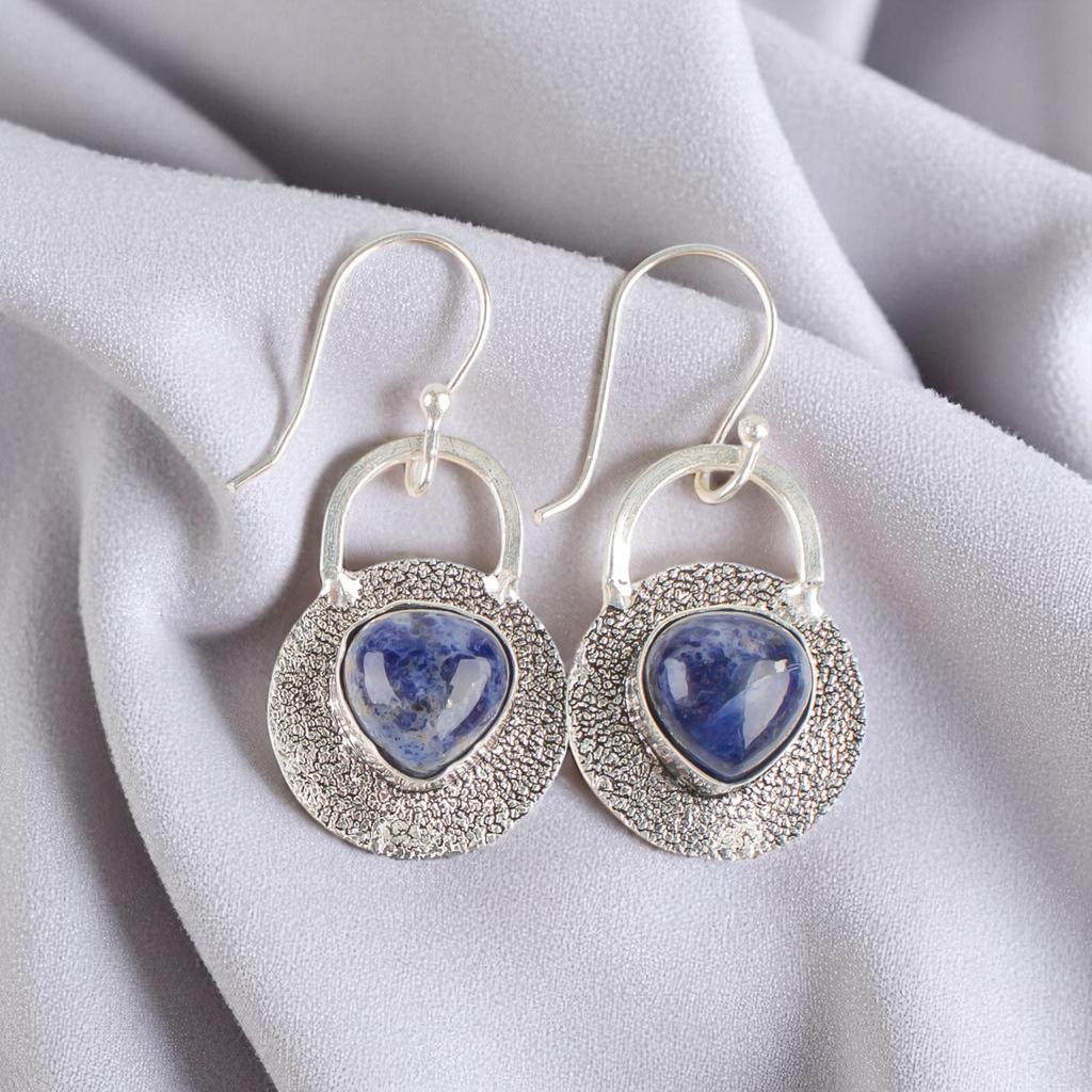 Натуральный содалит, серебро 925 пробы, серьги-подвески ручной работы 1,30" EE-63-23