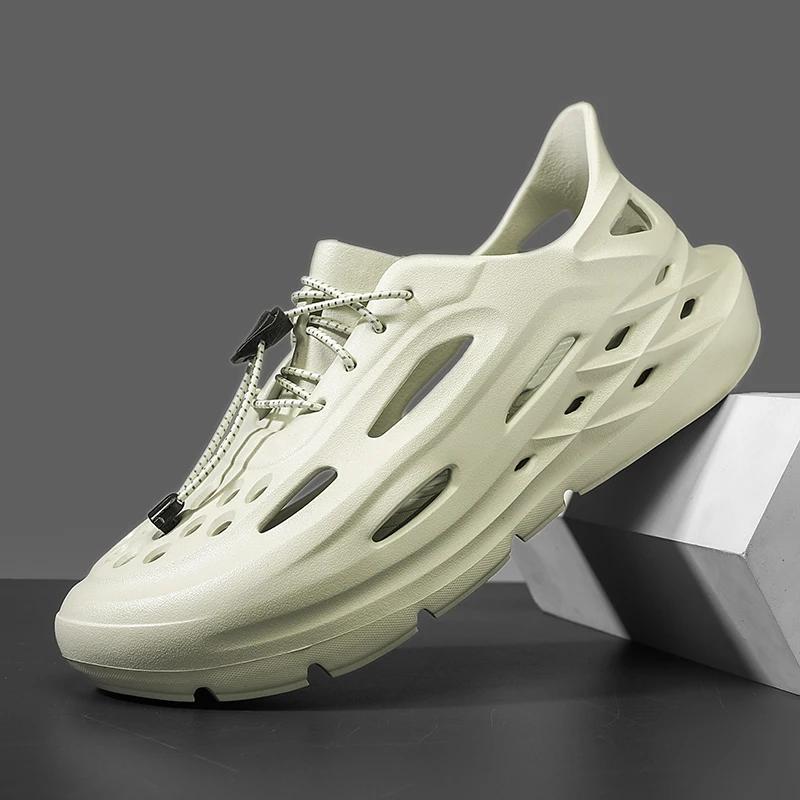 Fashion Summer Slip On Water Shoes Men Beach Sandals EVA Soft Hollow Mens Garden Shoes Designer Hole Breathable Slipper Runner Sneakers