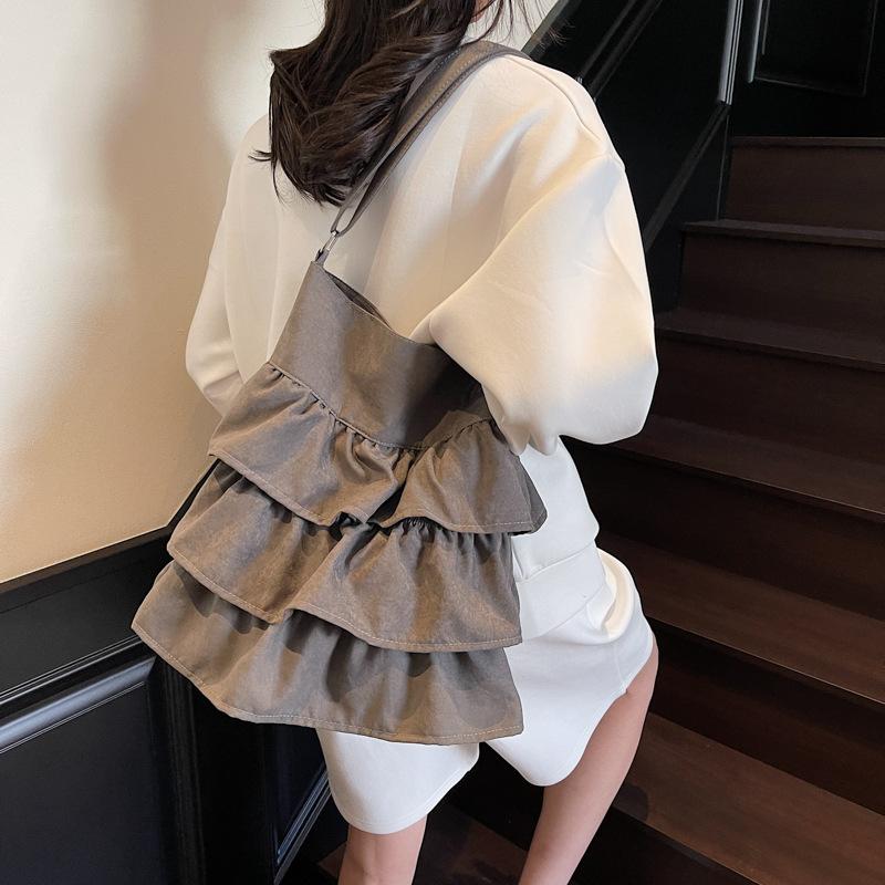 Корейская тканевая сумка с оборками женская 2025 новый тренд модная нишевая сумка-тоут большой вместимости на плечо/через плечо