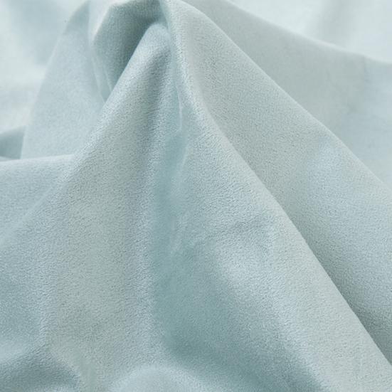 Прочное полотенце для пилатеса, не скатывается, не имеет запаха, не скользит.