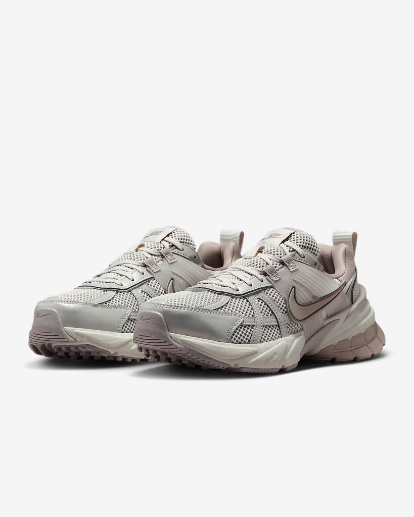 FD0736-011 Nike V2K Run Светлая кость Колледж серый Солодовый (Женский)