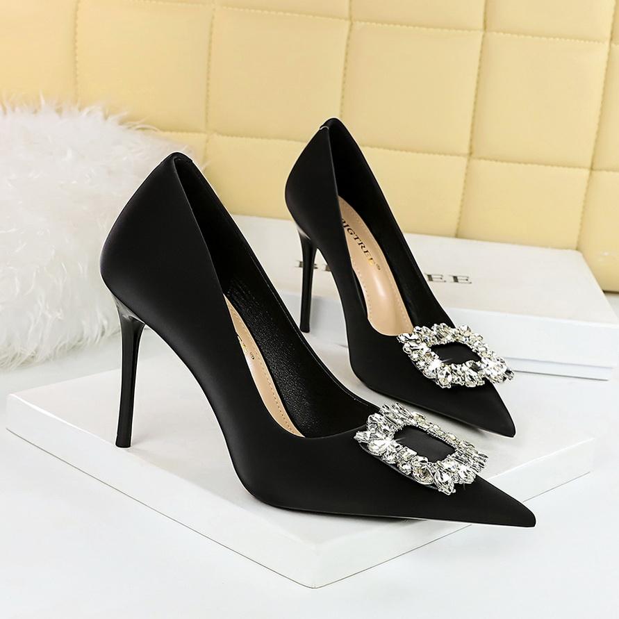 Европейская и американская модная банкетная женская обувь на высоком каблуке, тонкий каблук, супер высокий каблук, с неглубоким ртом и заостренной головкой, женские одиночные туфли с ромбовидными пуговицами