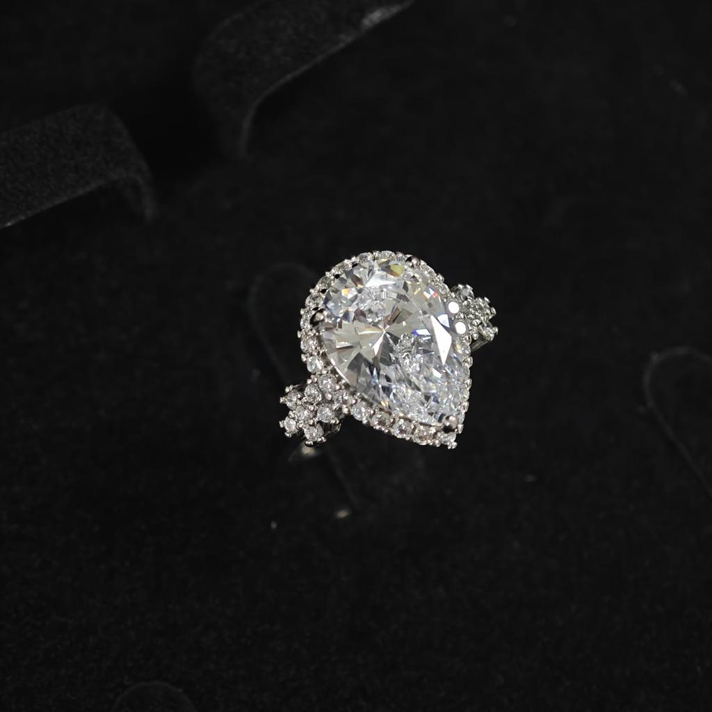 2Pcs Imitation Moissanite Diamond Jewelry Set New Weeding Luxury Flower Pendant Necklace Female Earrings Set Gift To Woman