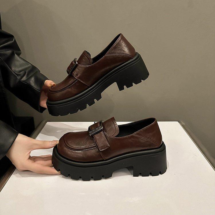 Черные туфли на платформе в ретро-британском стиле для женщин 2025 года, осень-зима, новая мода, универсальные с юбкой, маленькие кожаные туфли