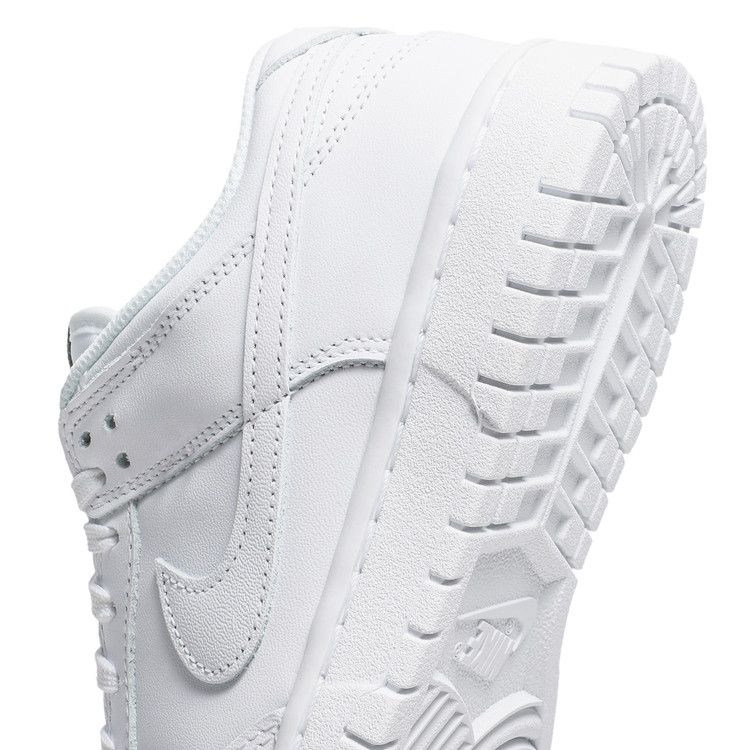 Женские кроссовки Nike Dunk Low Triple White (2021) (Женский) Белый/Белый-Белый