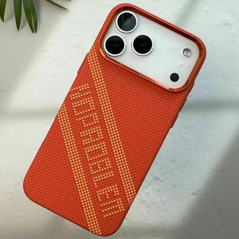 Оранжевый чехол с текстурой карбона для iPhone 17 Pro Max / 17 Pro, с магнитной беспроводной зарядкой, защита камеры из сплава, поликарбонатная крышка