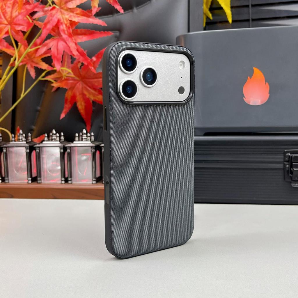 Чехол-свитер матовый противоударный с полным покрытием для iPhone 17 Pro Max