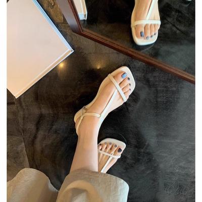 Новый стиль женской обуви с квадратными носками и универсальные плоские сандалии