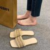 Стильные шлепанцы Xiaoxiangfeng для женщин, чтобы носить летом 2025 года, новые модели с маленькой мягкой подошвой, квадратным носком, пляжная обувь для отдыха на море