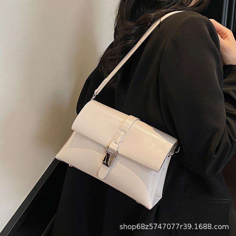 Retro casual commuter bag women's simple and versatile bucket bag 2025 spring niche fashion one-shoulder underarm bag