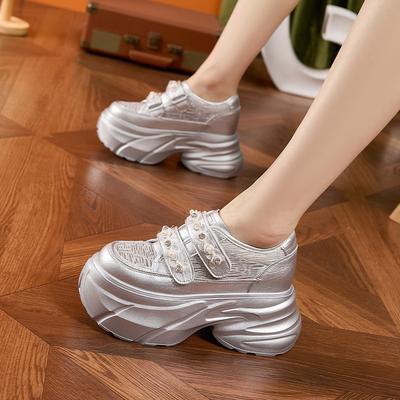 Женские белые туфли на платформе 2025 лето новая дышащая сетчатая обувь модные универсальные с небольшой внутренней высотой подъема женские туфли