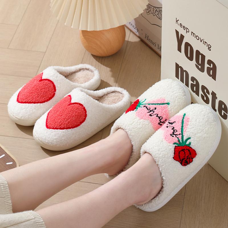 2024 Новые зимние рождественские хлопковые тапочки для женщин, домашние тапочки для пар, теплые домашние тапочки с сердечками, женские повседневные тапочки на плоской подошве