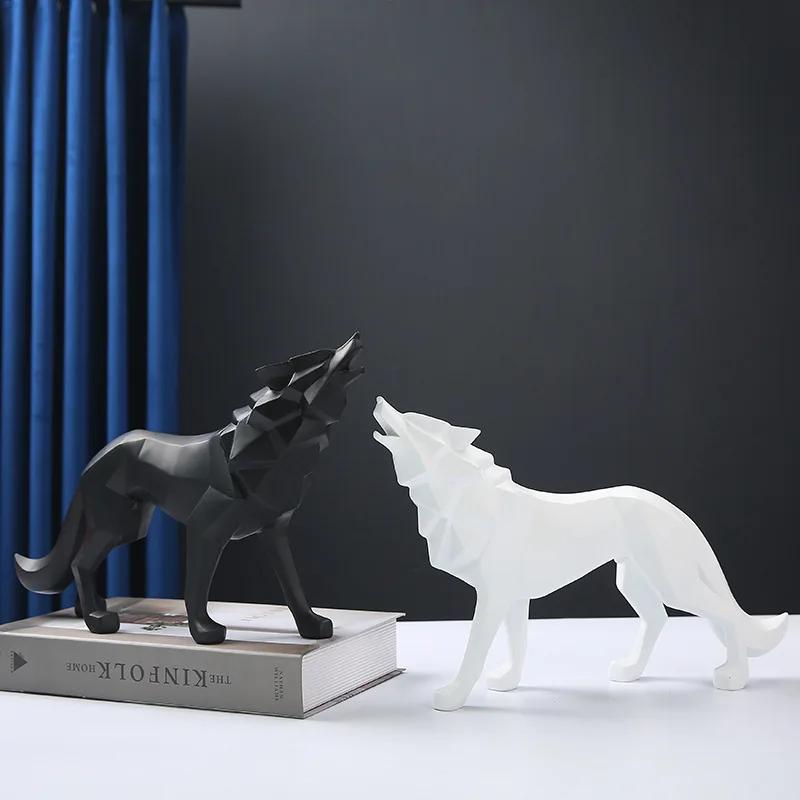 Nordic Creative Animal Figurine Home Decorations Geometric Wolf Statue Resin Crafts Home Living Room Office Desktop Ornaments