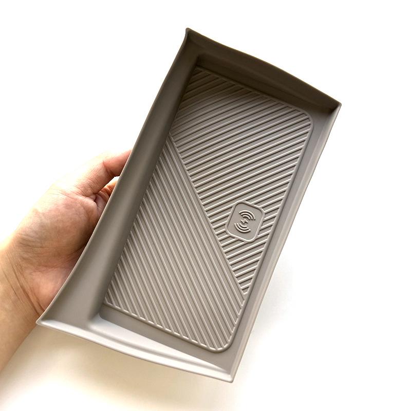 Силиконовый коврик для беспроводной зарядки Volvo XC60: Пылезащитный, Нескользящий Органайзер для Модификации Центральной Консоли, Подходит для 26 Моделей