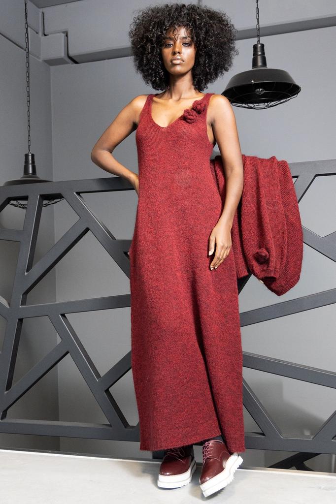 Long wool dress with a flower, burgundy UNI
