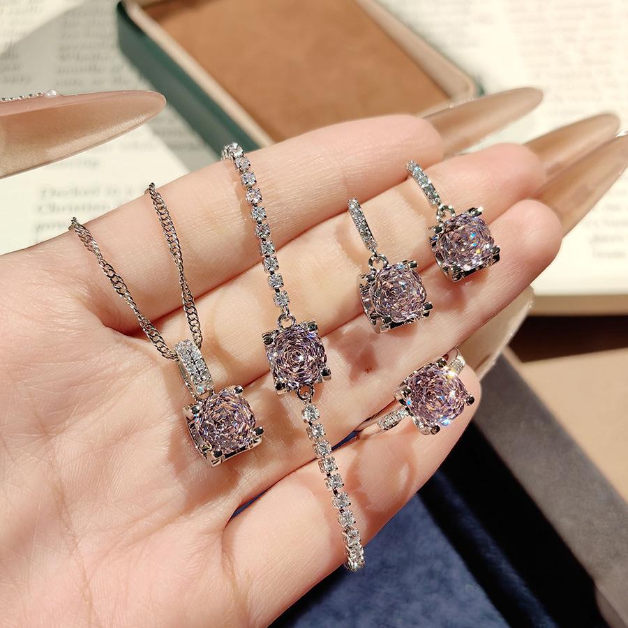 Классическое ожерелье-подвеска 'Голова быка' с розовым звездчатым анисом, огранка 'роза', параиба, красочные серьги-пусеты с бриллиантами, кольцо с розовым бриллиантом, браслет цвета морской волны