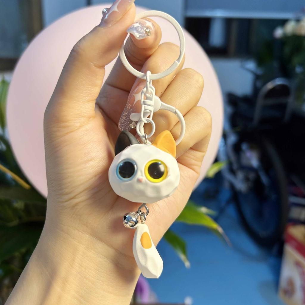 Japanese Style Cartoon Cat Keychains Artificial Resin Cat with Small Bell Girl's Keychains Gift for Friends