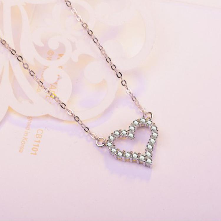 Ожерелье в форме любви, женская бриллиантовая подвеска, японская и корейская версия, простая цепочка на ключицу, короткое милое и универсальное украшение.