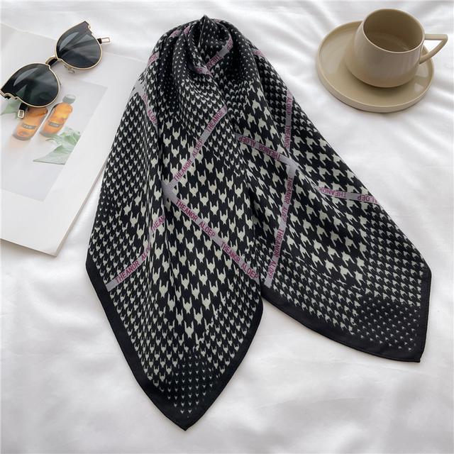 Дизайнерский велюровый квадратный шарф для женщин, шейный платок, галстук, модный маленький клетчатый шарф для волос на запястьях, новый платок, бандана 