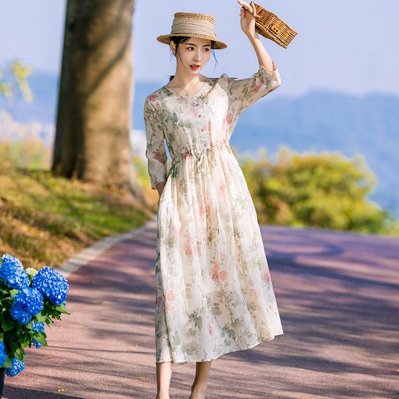 Платье с V-образным вырезом и рукавами три четверти, высококлассное цветочное, для женщин, лето 2025, новый темперамент, ретро, хлопок и лен, длинная юбка