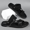 Модные мужские сандалии из искусственной кожи 2024 года, модные мужские летние новые ретро-кожаные нескользящие пляжные сандалии без застежек, дорожные тапочки черного цвета