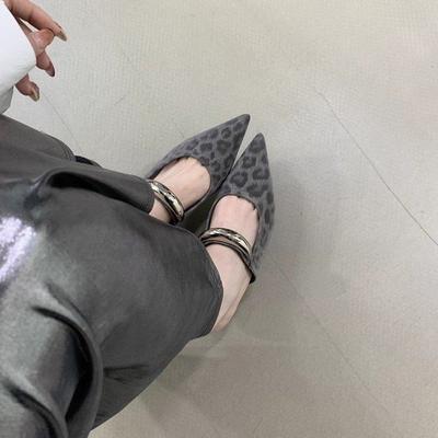 Темпераментные остроносые металлические слова с сумкой на голове полушлепанцы новая танкетка средний каблук обувь платформа женские шлепанцы