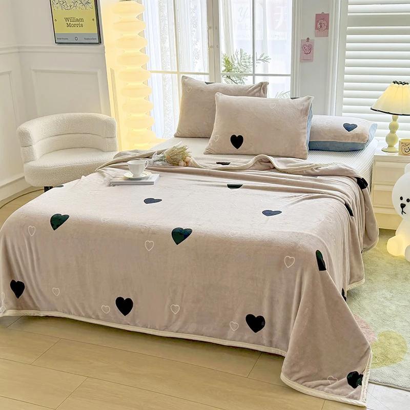 Romantic Love Hearts Pattern Throw Blanket Super Soft Cozy Warm Flannel Blanket for Couple Decorative Home Bed Sofa Couch Chair