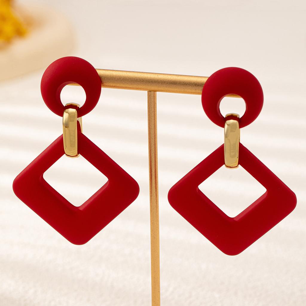 Модные серьги для женщин