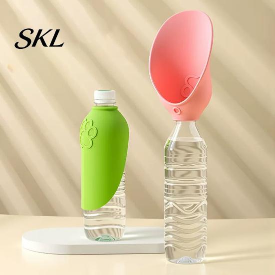 Travel Pet Water Bottle Adapter Dog Adapter, Silicone Foldable Drinking Cup, Portable Feeder, Leak-Proof Dispenser for Standard Bottles Bowl