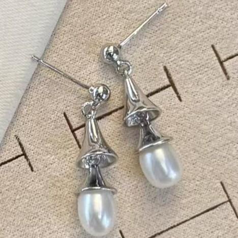 Happy Personality Wind Chime Earrings for Girls 7-8mm Natural Freshwater Rice Shaped Pearls